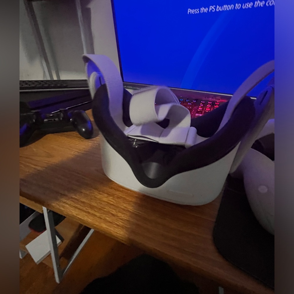 VR META QUEST 2 - Picture 2 of 11